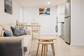 Moffat Beach Coastal Contemporary Unit B